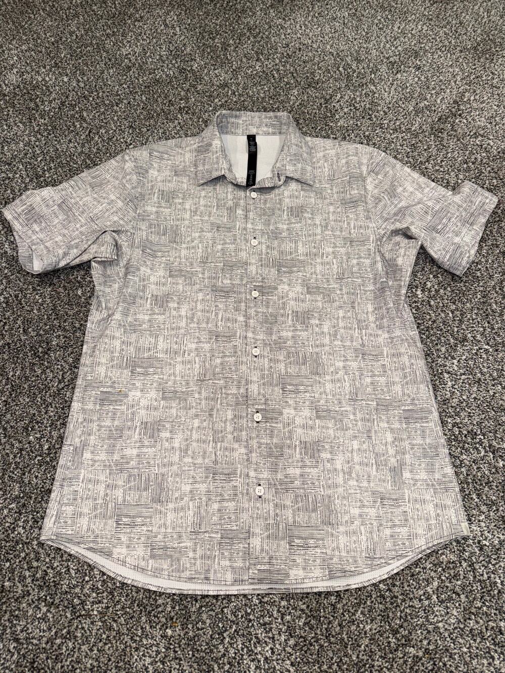 Lululemon Men’s Medium Gray Abstract Print Stretch Short Sleeve Button Down